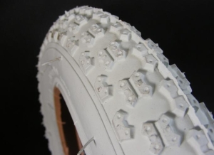 OPONA 12 1/2x2 1/4 HF143G BIAŁA DURO 62-203